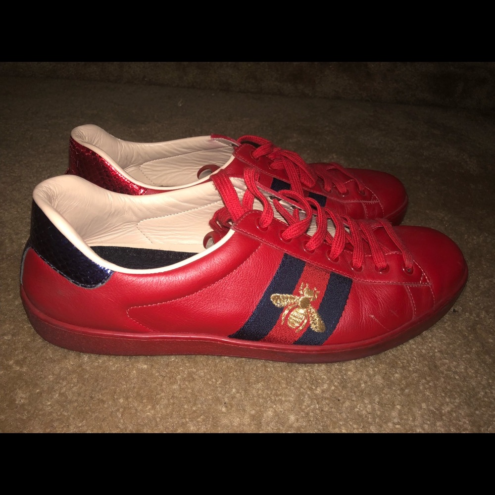 Gucci Ace
Embroidered Bee